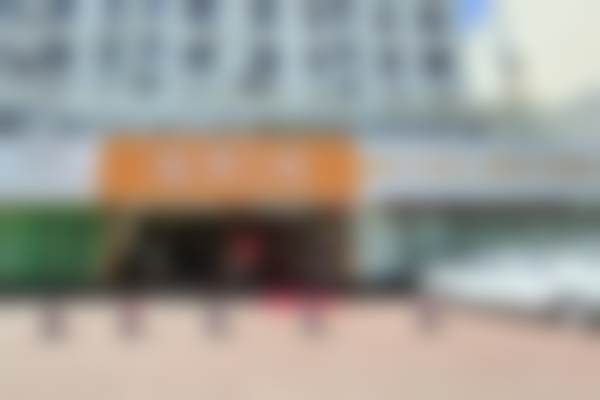 二、临沂兰山松果口腔门诊部医生团队，打造专精诊疗服务