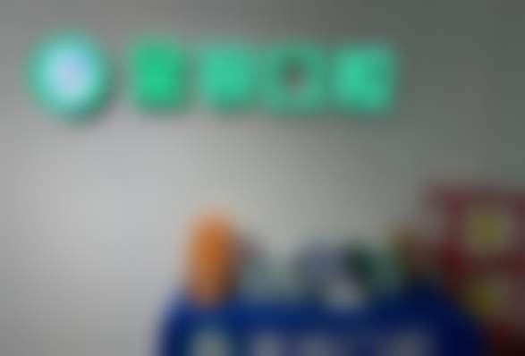 二、重庆金钡口腔门诊部医生团队，打造专精诊疗服务