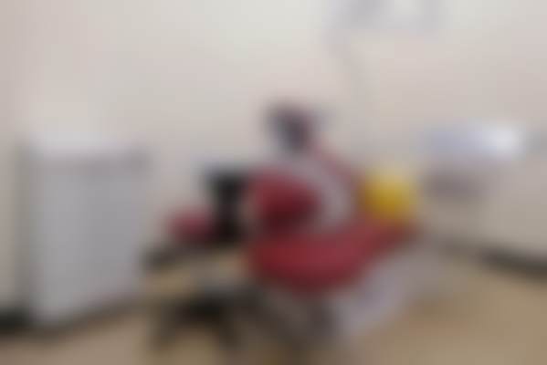 二、中山牙牙乐口腔门诊部医生团队,打造专精诊疗服务