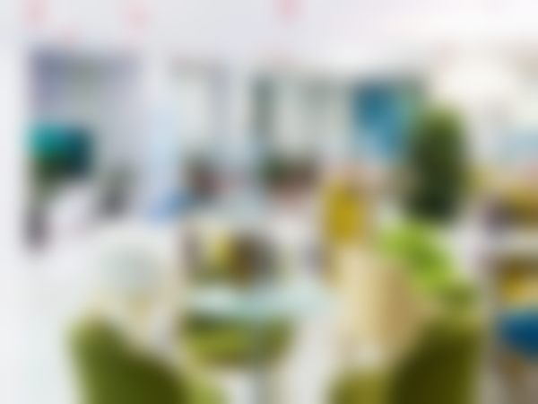 二、桂林春天口腔门诊部医生团队，打造专精诊疗服务