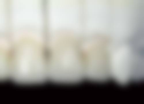 临床实例分享:真实患者的改善故事
● 多生牙微创拔除:创伤小,修复快
● 义齿修复:功能与美观兼顾
在临床实践中,张华医生处理过大量复杂病例。例如,一位年轻女士因多生牙导致牙齿排列不齐,张华医生为其实施微创拔除术,术后无明显肿胀,修复快速。另一位中年男士因长期缺牙影响咀嚼,张华医生为其设计并实施了固定义齿修复,不仅修复了咀嚼功能,还提升了面部美观度。